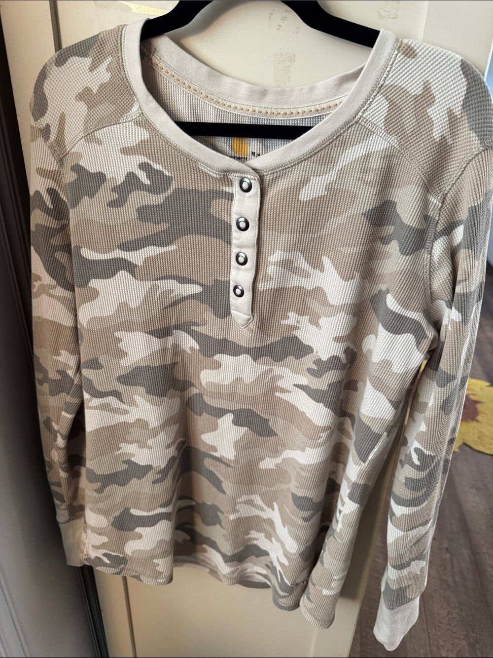 Carhartt Women’s Beige & Tan Camo Henley Long Sleeve